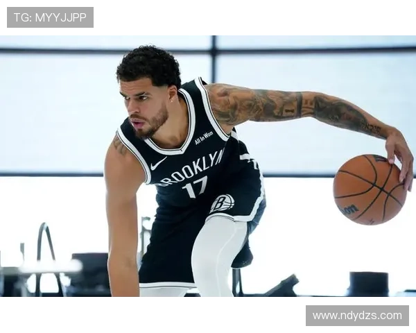 小迈克尔波特表现出色半场11投5中贡献14分三分球命中率高达50